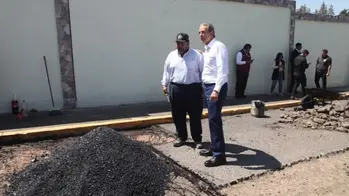 Continúa Pepe Chedraui supervisando trabajos de bacheo en colonia Ignacio Zaragoza