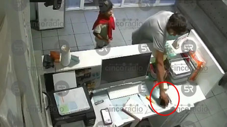 Ladrón finge ser paciente y roba celular frente a su hijo en clínica de la 31 Poniente