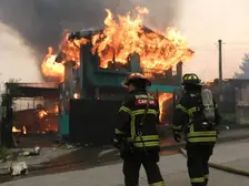 Incendios forestales arrasan Chile: van 19 muertos y el fuego no ha sido controlado