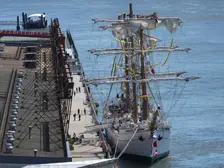 Bajo control del piloto de puerto en NY, toda maniobra del buque Cuauhtémoc