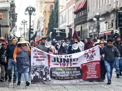 La 28 de Octubre paraliza vialidades de Puebla con movilización a favor de la CNTE