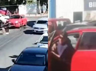 Ciclista poblano es agredido por conductor de Porsche que invadía ciclopista