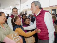 Entrega Pepe Chedraui despensas para garantizar alimentación digna en la capital