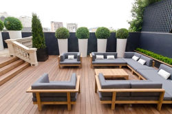 coin-salon-extC3A9rieur-magnifique-terrasse-bois-hautes-jardiniC3A8res-rondes
