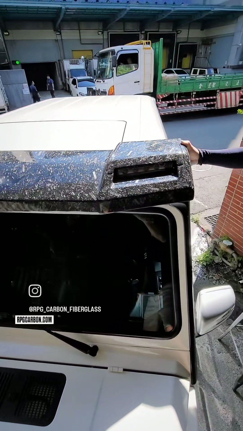Thumbnail: Mecedes W463 G-Class Wagon Vacuum Carbon Roof Light Bar Spoiler (Forge Weave)