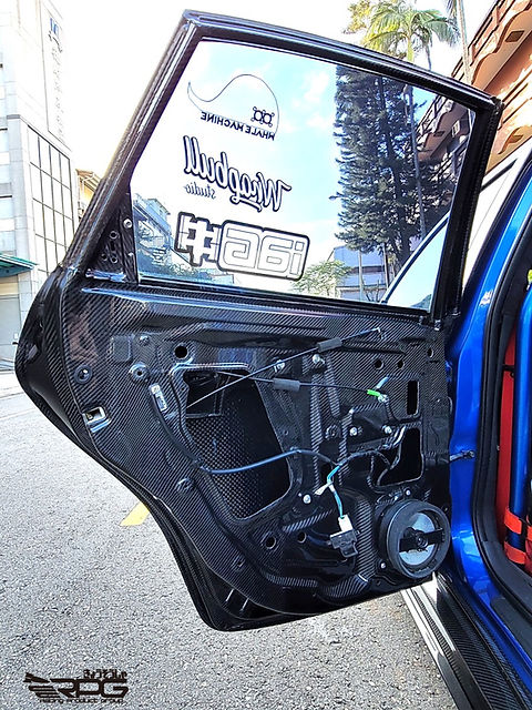 GR/GV Vacuum Form Rear Carbon Fiber Doors (8lbs) | racingproductgroup