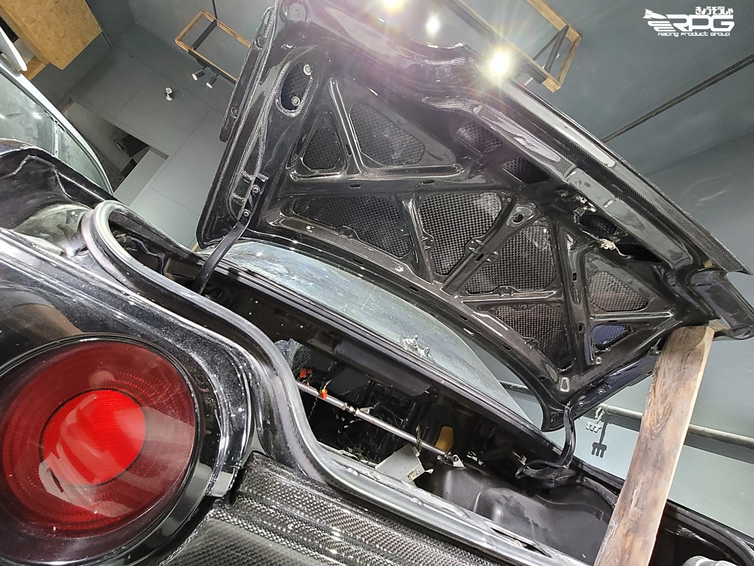 R32 GTR - Vacuum Form Carbon Trunk Boot Lid