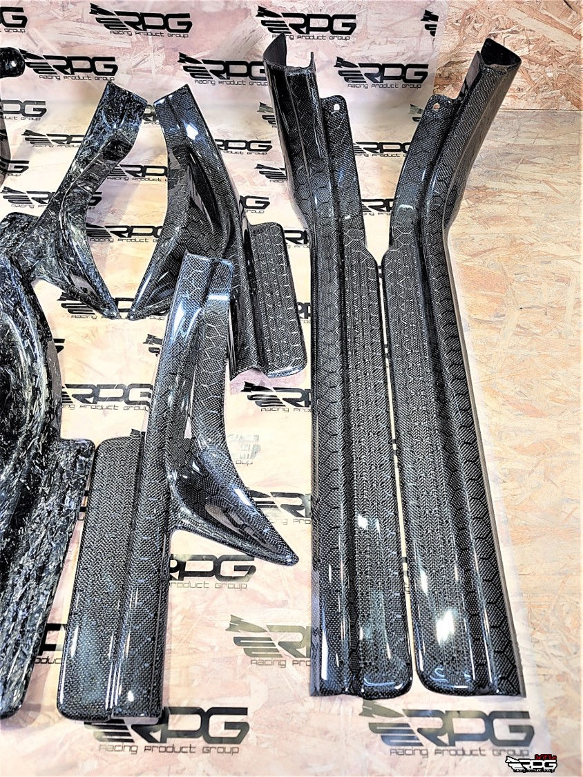 Thumbnail: GD GG - 4pcs Vacuum Carbon Door Sill Cover Set (Honeycomb v.s Forge Weave)