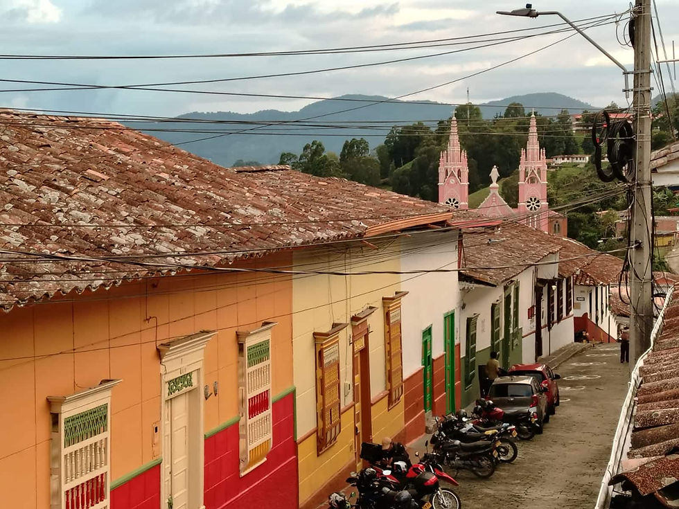 Navegando por los Impuestos de la Tierra, Tarifas y Costos de Cierre en Colombia sin Sorpresas