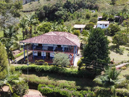 VIDA SOSTENIBLE EN JERICÓ COLOMBIA: ECO HOGARES Y PROPIEDADES FUERA DE LA RED