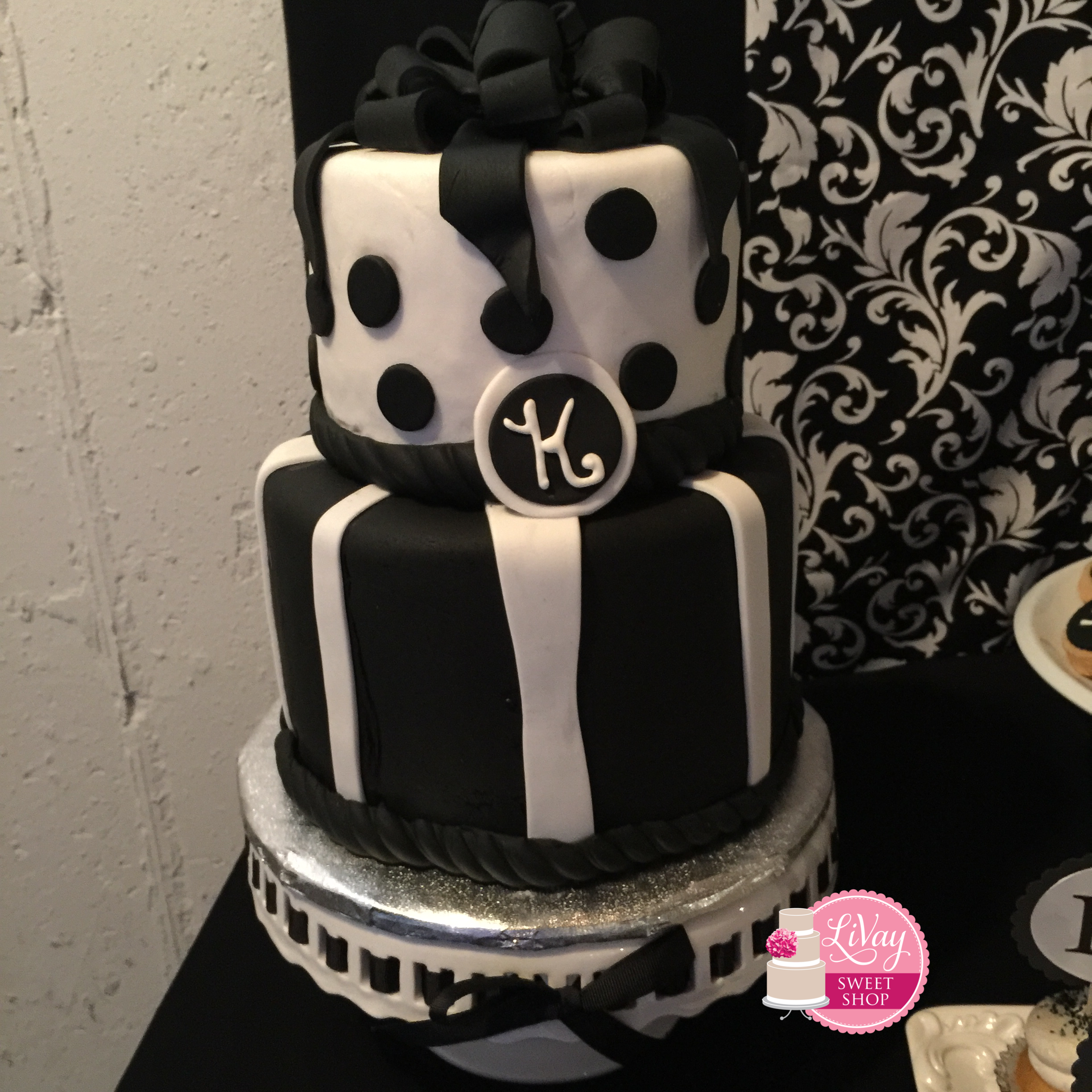Black and White Fondant Cake