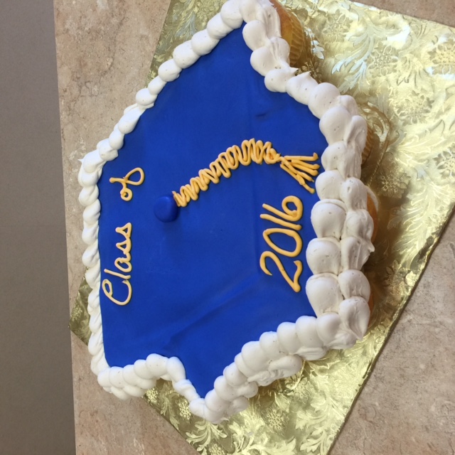 Gradution Cap 2016 Cupcake Cake