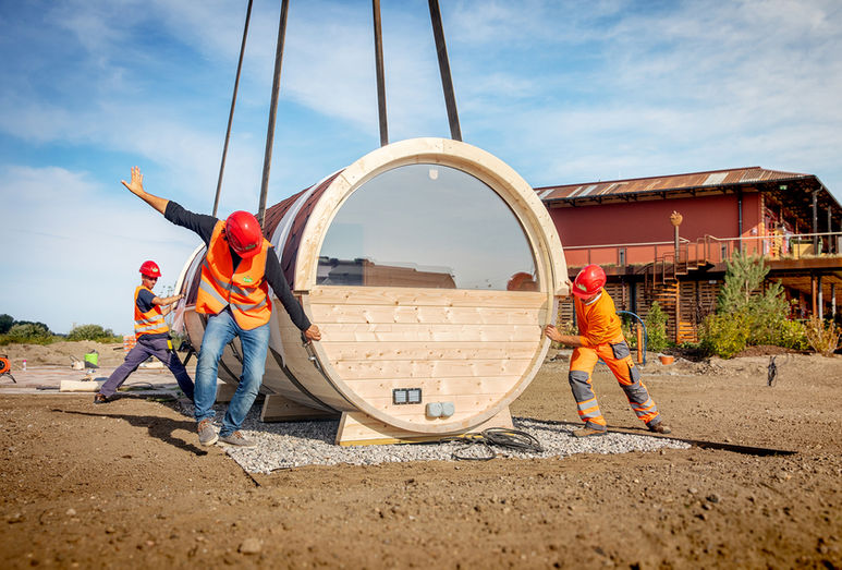 Industriefotografie von Handwerkern auf der Baustelle – Authentische Aufnahmen, die das Handwerk und die Arbeitsprozesse auf der Baustelle in professionellen Bildern festhalten. Ideal für Industriewerbung und Marketing.