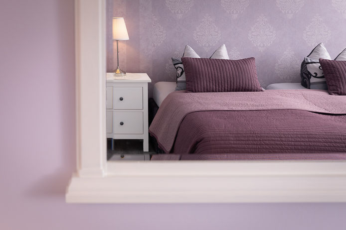 Hotelfotograf – Professionelle Innenaufnahme eines stilvollen Hotelzimmers, hochwertige Werbefotos, ideal für Expedia, Booking, Hotels, Resorts und Werbefotografie