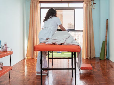 10 Reasons to Book a Professional Home Massage Service Instead of Visiting a Spa