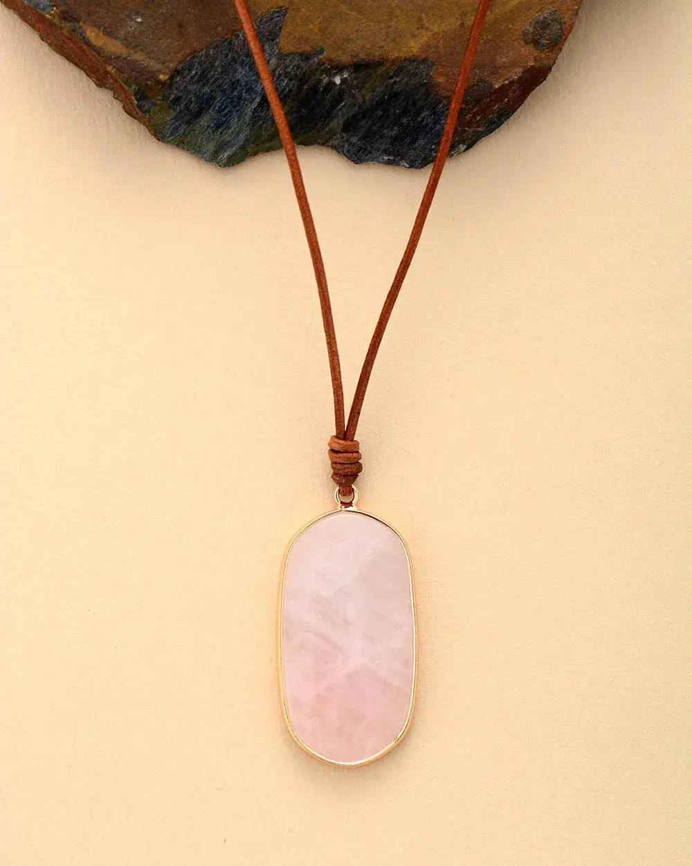 collier pendentif pierre naturel quartz rose