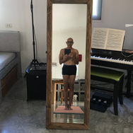 Neuer Spiegel im 3M-Look und stellbar. Auch für Yoga geeignet.