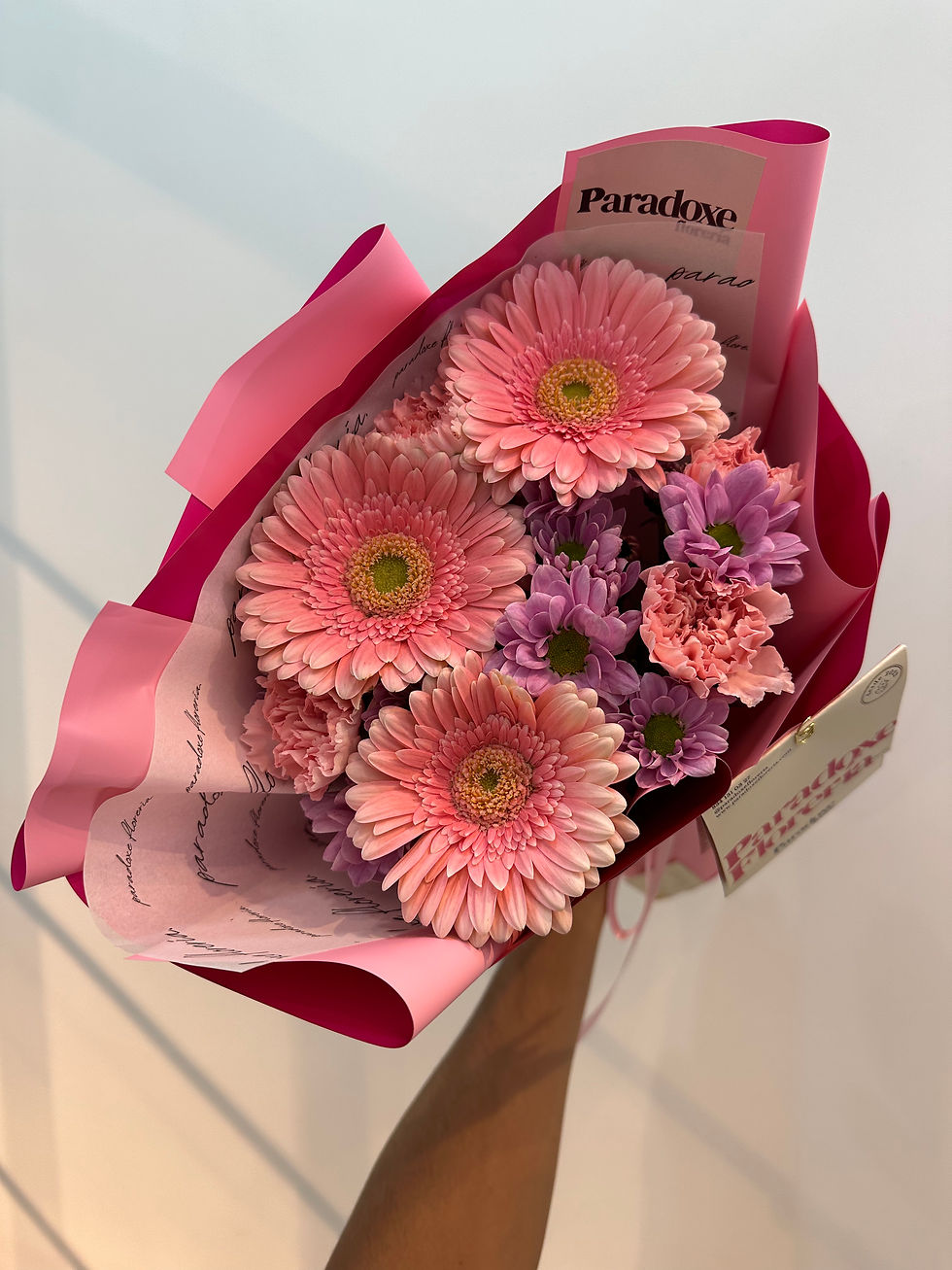 Miniatura: Ramo 3 gerberas rosa pastel con magaritas y claveles rosa pastel 