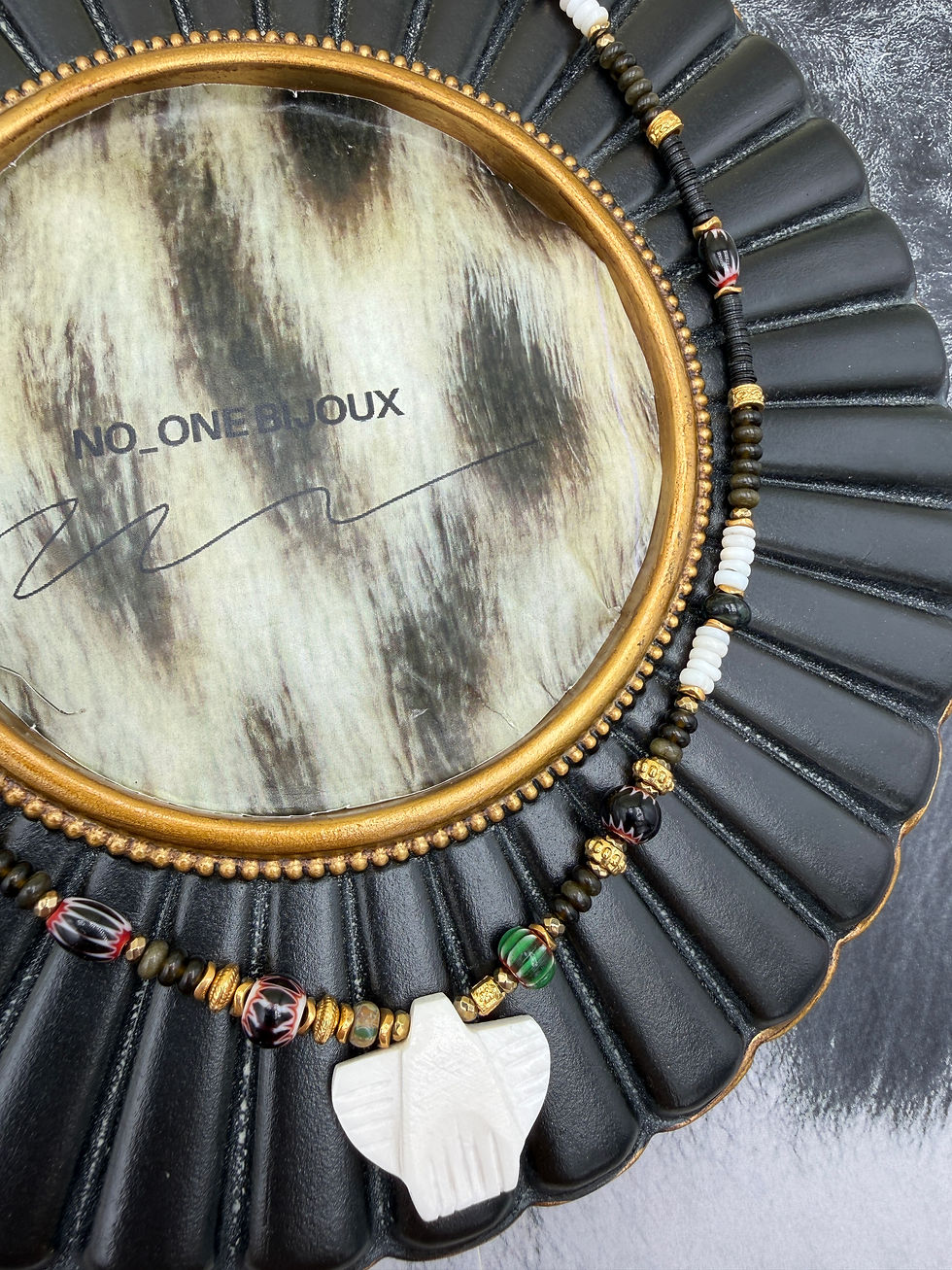 Miniature : Collier amérindien Zuni avec des animaux Fétiches.