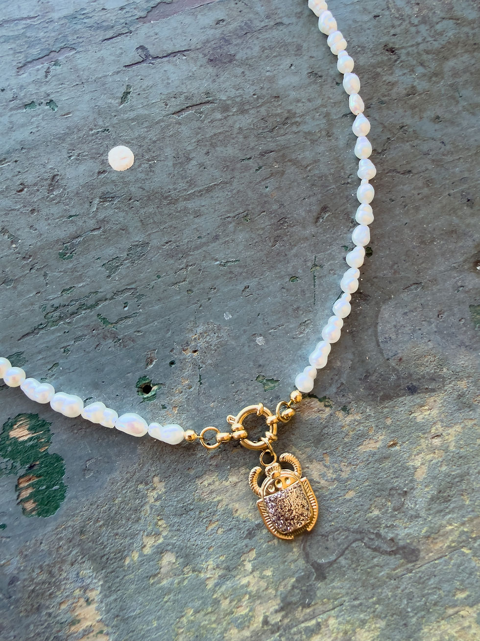 Miniature : COLLIER AURÉA perle d'eau douce - pendentif scarabée