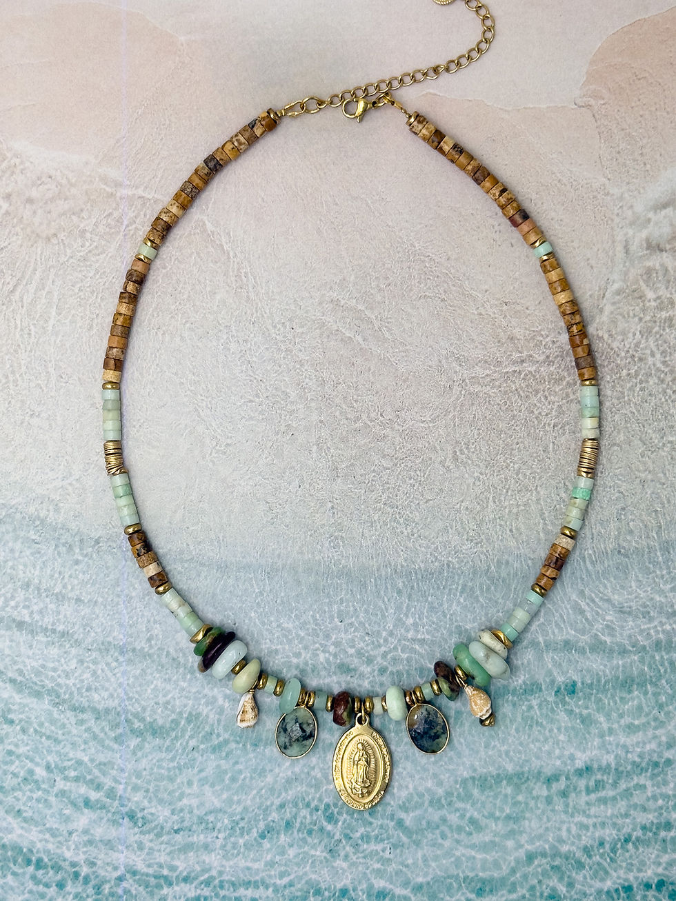 Aventurine : pierre d’apaisement et d’harmonie, elle attire la chance et favorise la sérénité.