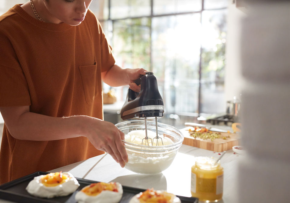 FY22_Small_Appliances_Brownstone_KitchenAid_Mixer_05_305.jpg