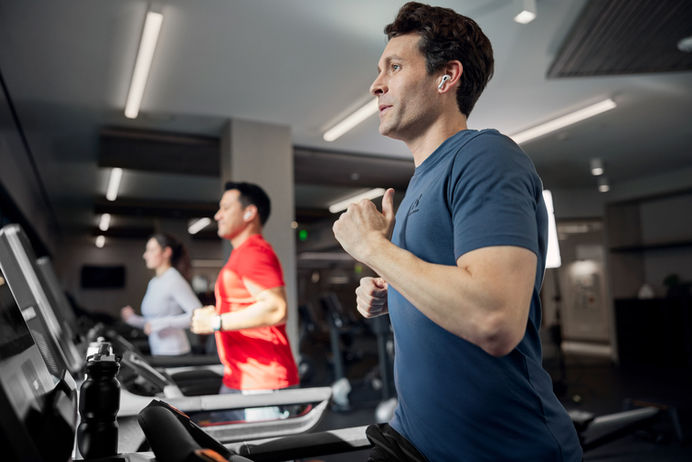 MX23_LIFESTYLE_HOSP DC males-female running on treadmills side-angle.jpg