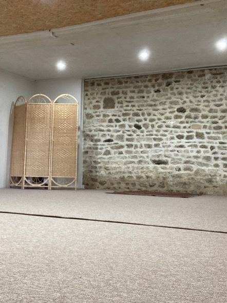 Salle d'activité pour stage et retraite, spacieuse et apaisante