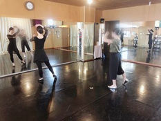 ウズベク人にウズベクダンスを教えました