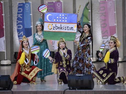 私たちはダンスで応援☆