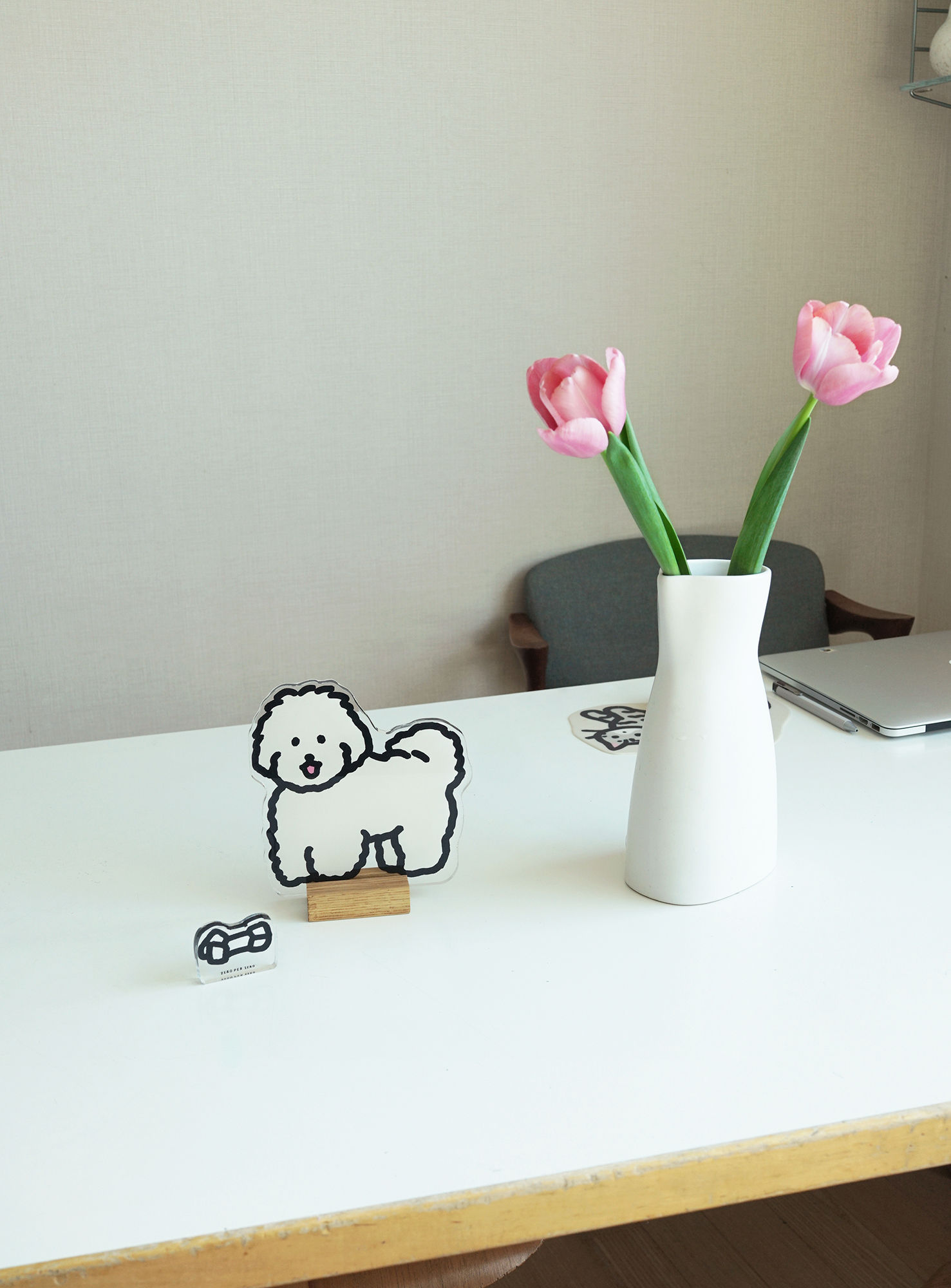 WHITE PUPPY 2 | Stand Objet