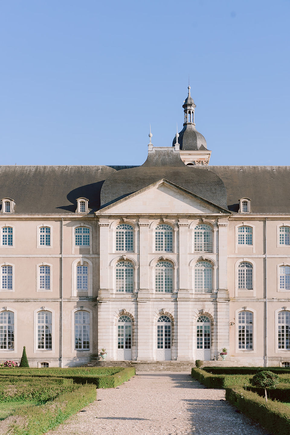 Façade de l'Abbaye des Prémontrés prise depuis la cour d'honneur