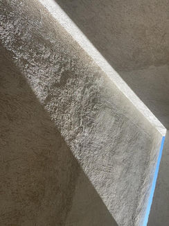 tragaluz en cubo de escaleras en residencia