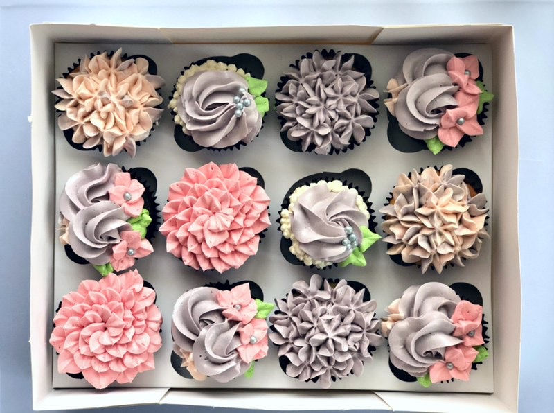 Thumbnail: Box of 12 Cupcakes 