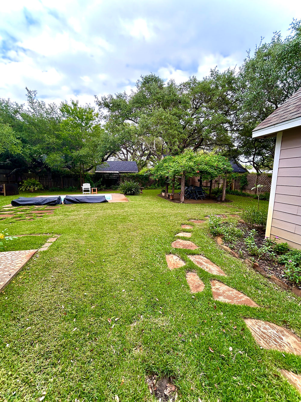 Lush green lawn with grass fed mowing in Rockport Texas.