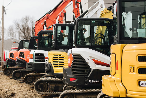 Luxbourg location d'équipement lourd. Centre de location machineries lourdes. Location Rive-Nord de Montréal. Location pelle mécanique. Louer une excavatrice. Concessionnaire Wacker Neuson, Attachement GRYB