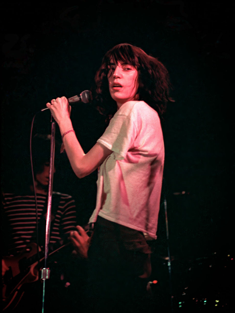 Patti Smith singing live on stage – vintage concert photography print 1970s