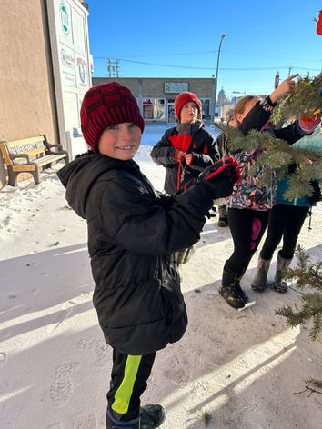 Student decorating christmas tree.JPG