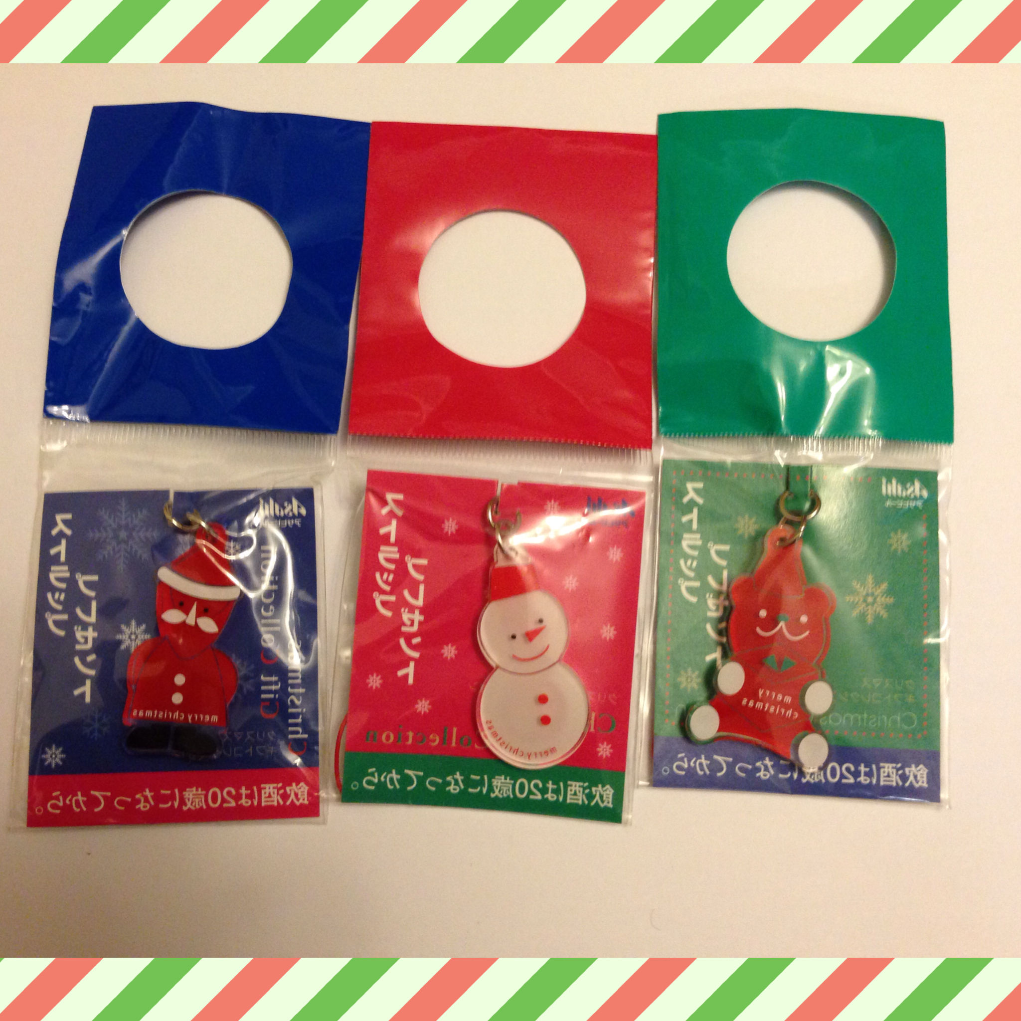 a set of 3 Christmassy lanyard. 1套3款聖誕🎄🎅🏻電話繩