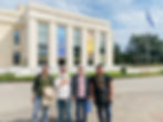Equipo del GTI PIACI frente al edificio de las Naciones Unidas, Daniel Aristizabal, Lino João Oliveira Neves, Antenor Vaz y José Homero Mutumbajoy