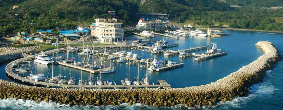 <img src="ocean world marina rent boat">