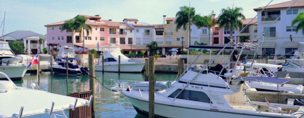 <img src="casa de campo marina rent boat">