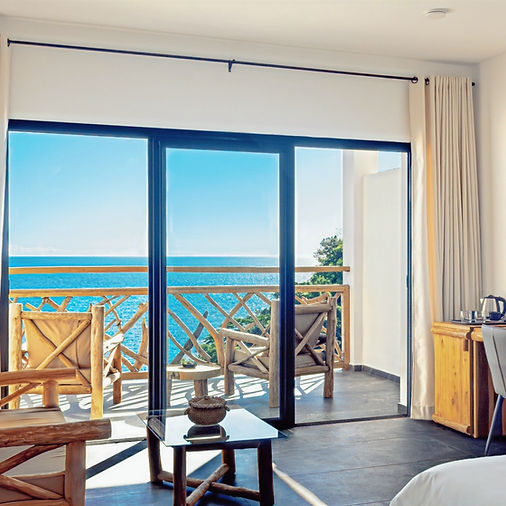 mpanjaka-ocean-view-chambre-deluxe-vue-ocean-03 (1)_edited_edited.jpg