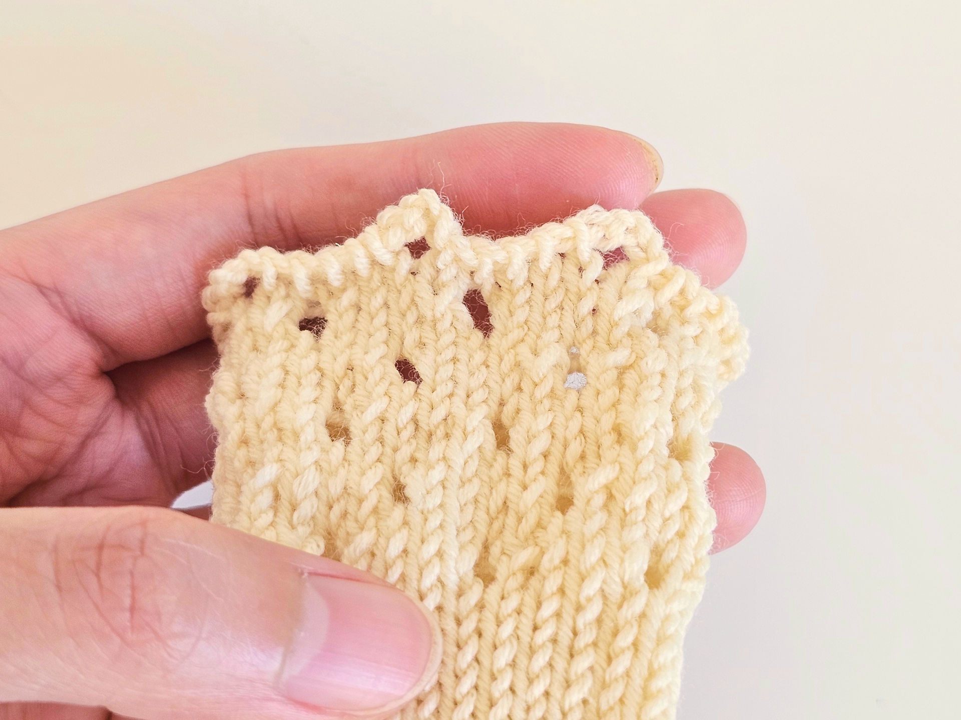 Spooky Halloween Ghost : Step-by-Step Knitting Pattern Tutorial