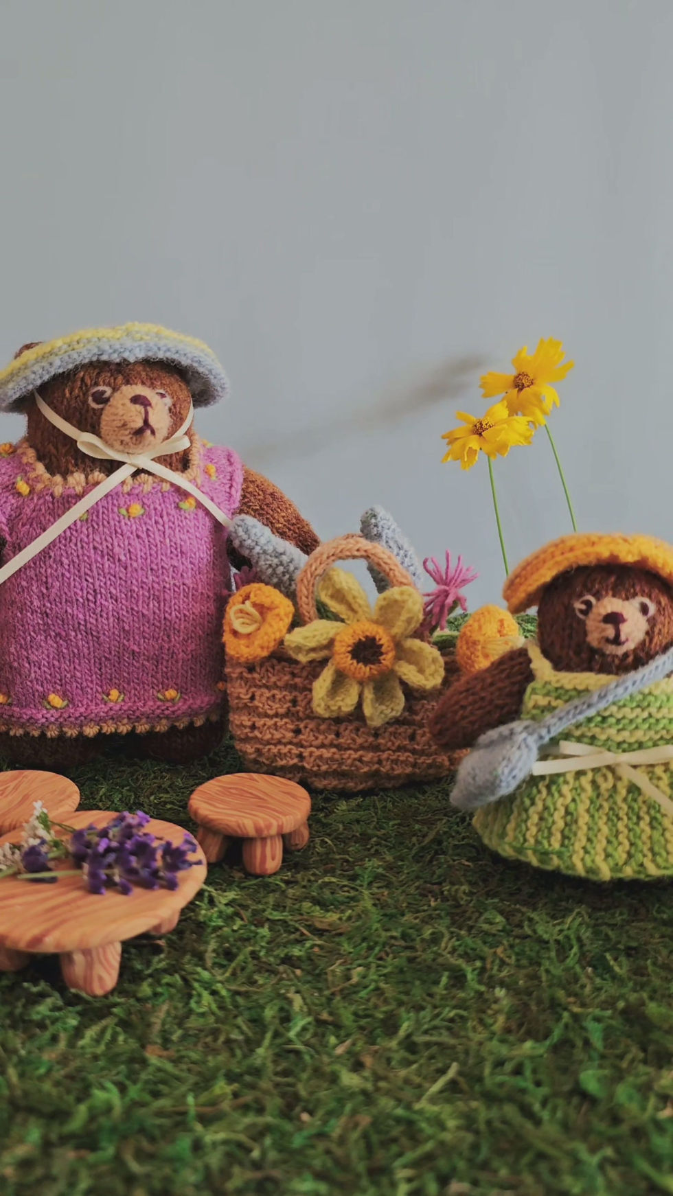 Knitting Pattern : Mou Mou Bears - Summer Blooms