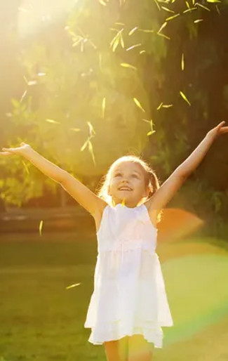 depositphotos_9722924-stock-photo-girl-playing-in-the-sun.jpg