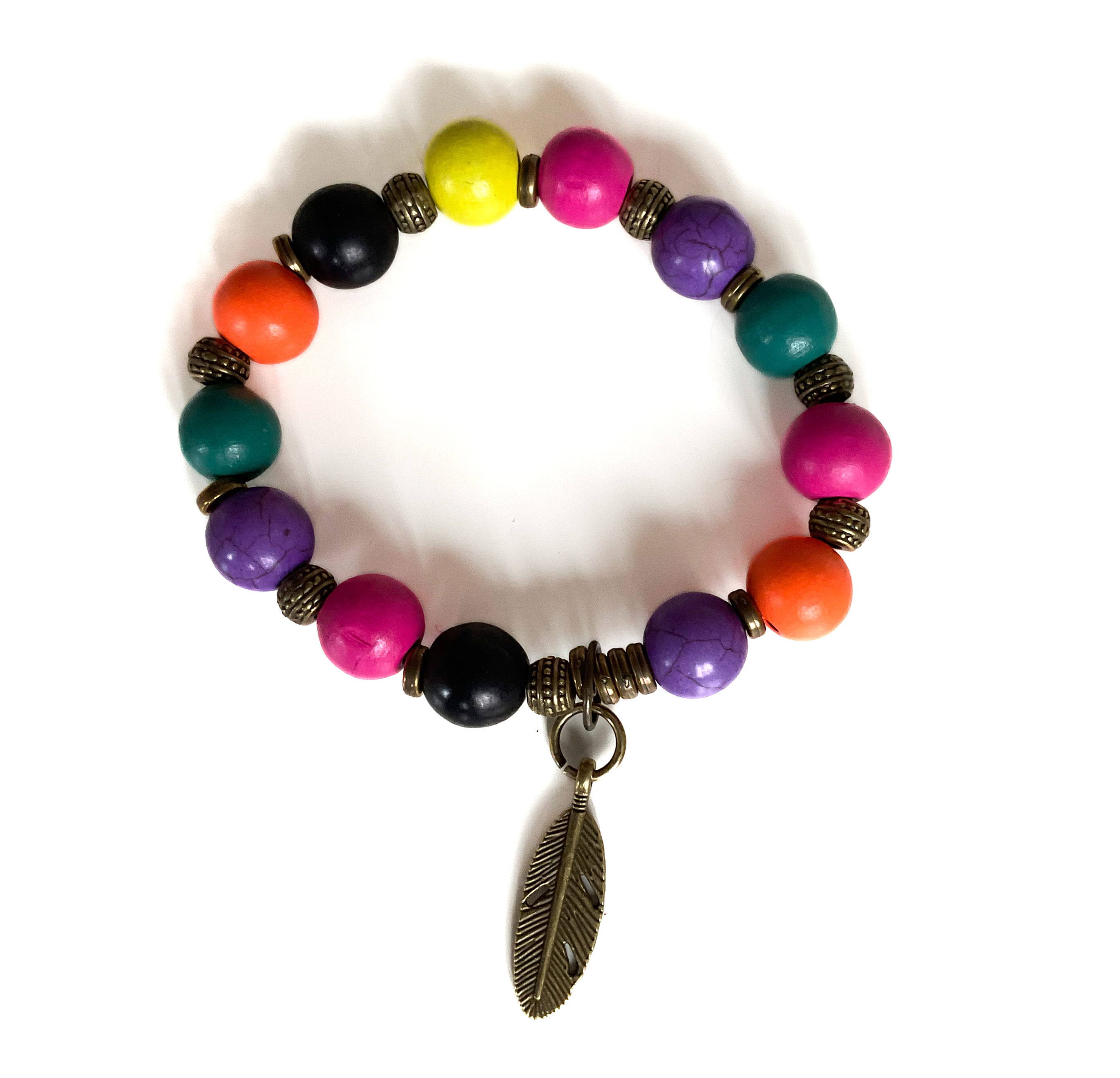 Holzperlen Armband mit Feder aus Altmessing 