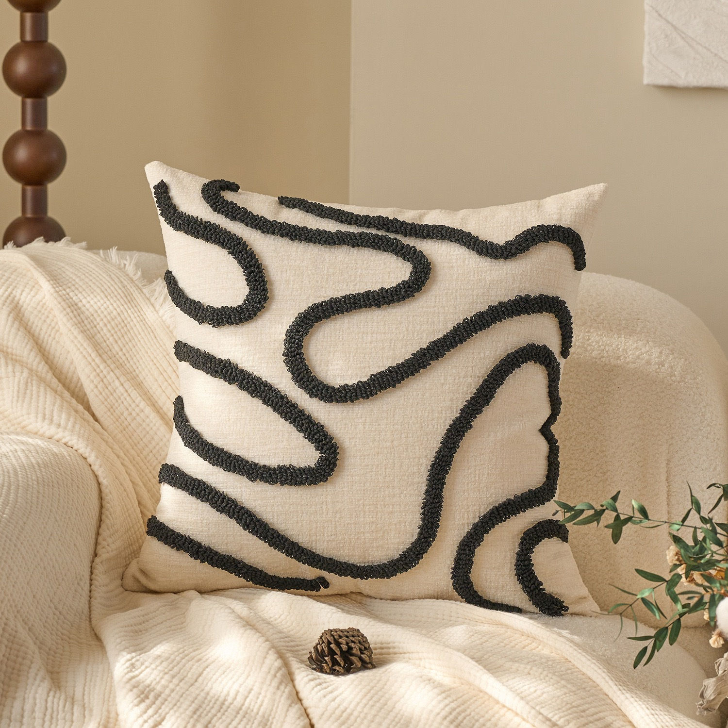 Linéa – Black Pillow Cover