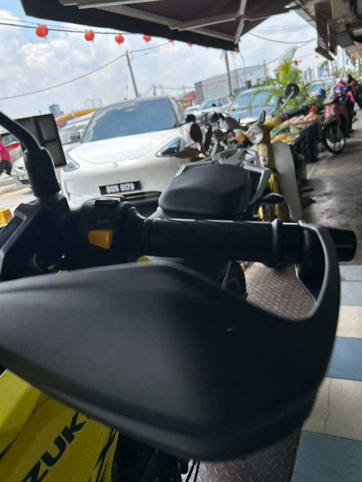 Thumbnail: Suzuki VSTROM 250 (YZF R1 WORLD GP)