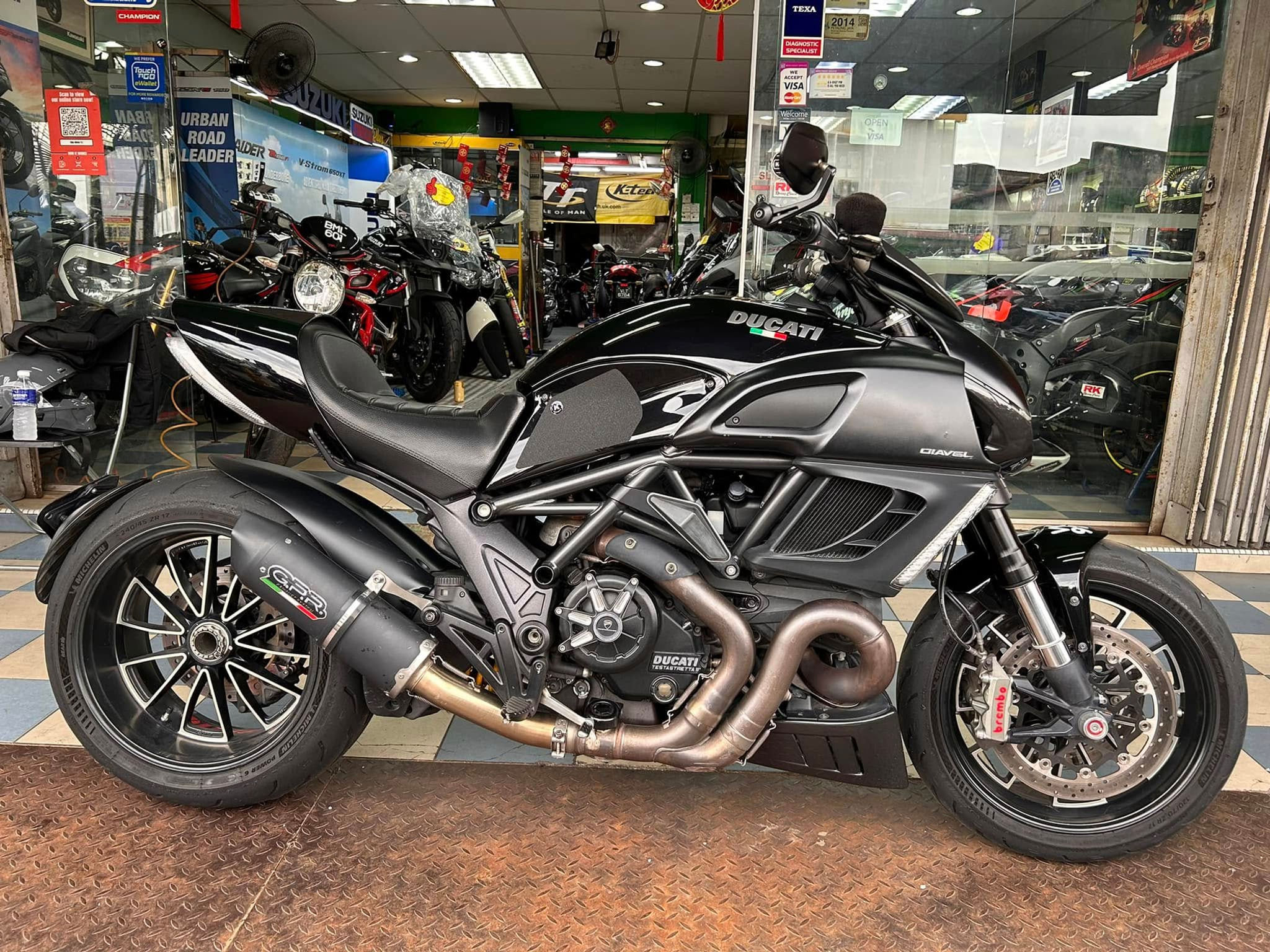 2013/14 DUCATI DIAVEL 1200 BLACK ABS